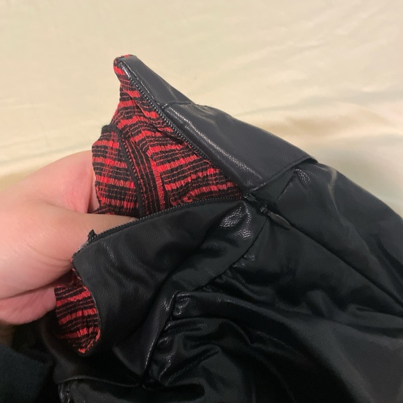 Black and red layered skirt with frills and lace - Picture 4 of 5